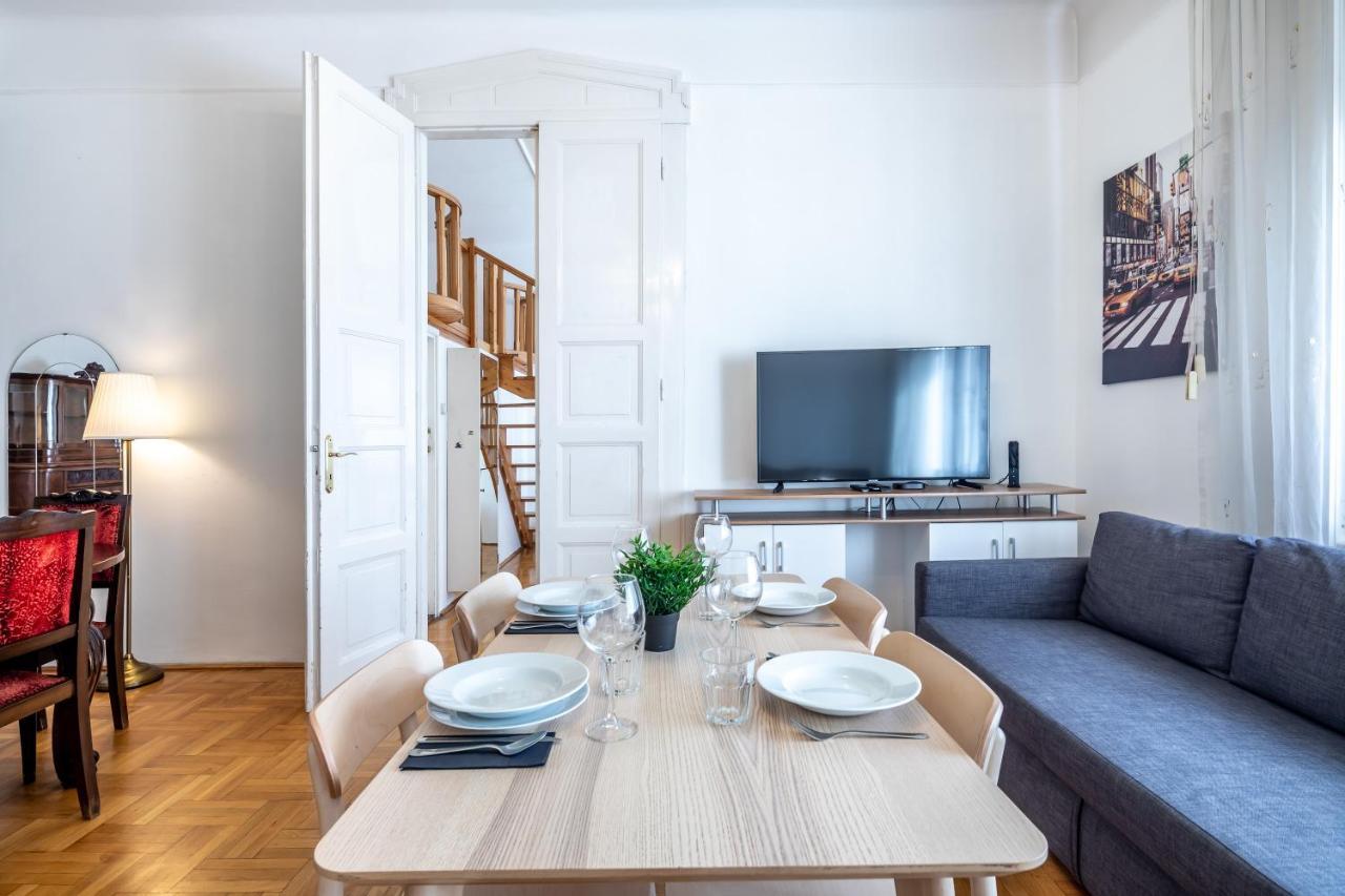 Huge Apartment In The City Center بودابست المظهر الخارجي الصورة