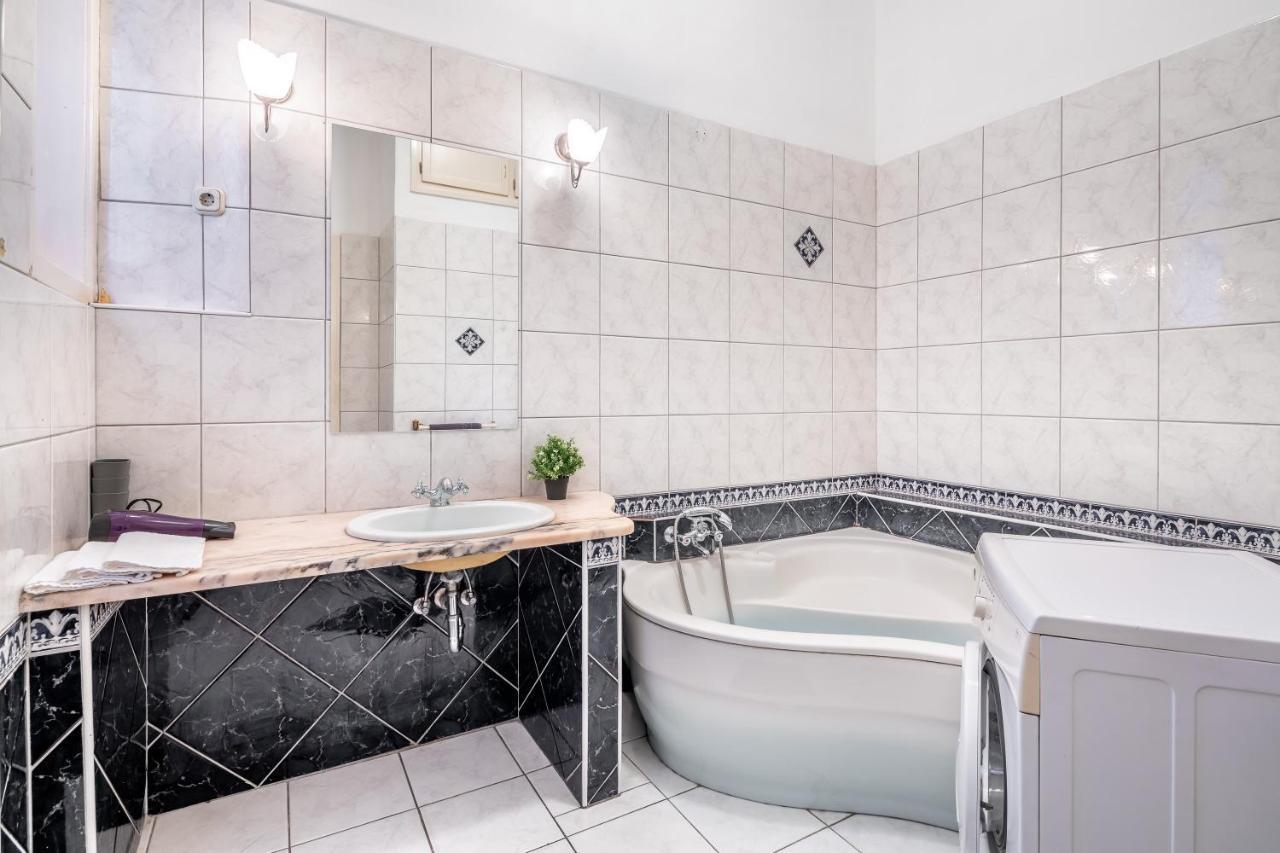 Huge Apartment In The City Center بودابست المظهر الخارجي الصورة